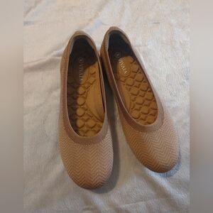 Tan Vivaia Claire Round-Toe Flats Size 38.5